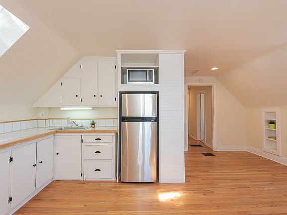3rd image of 1638 N Franklin St APT 6