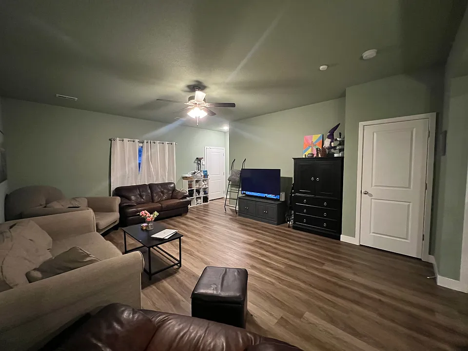 903 Sunset Ave