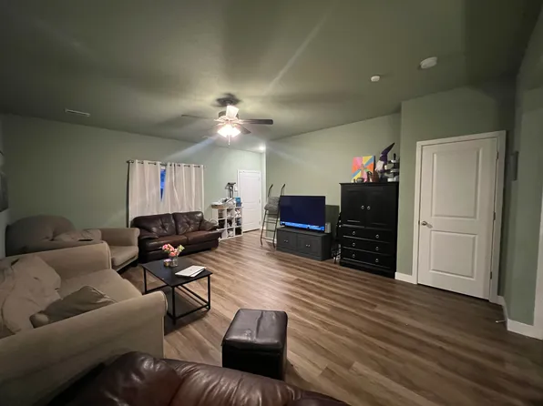 903 Sunset Ave, Manhattan, KS 66502
