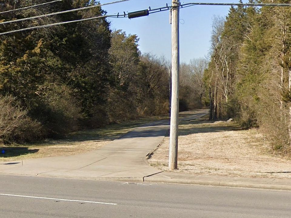 1st image of 724 Veterans Pkwy