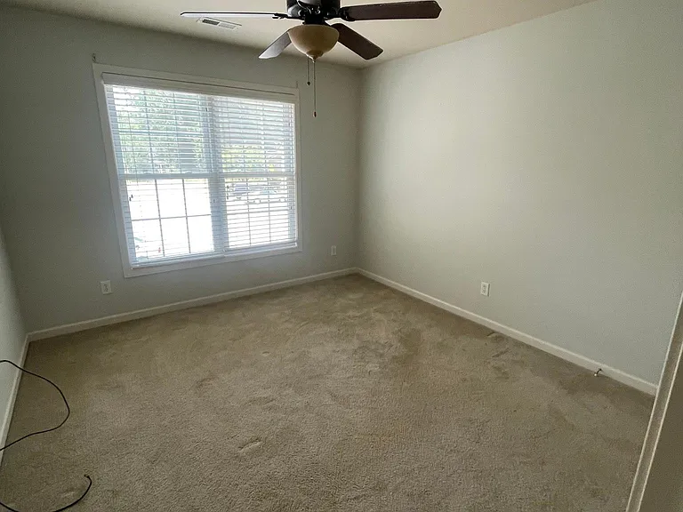 1136 E Lee Rd — Photo 10