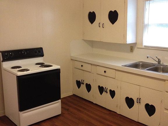 Comes with Electric Stove