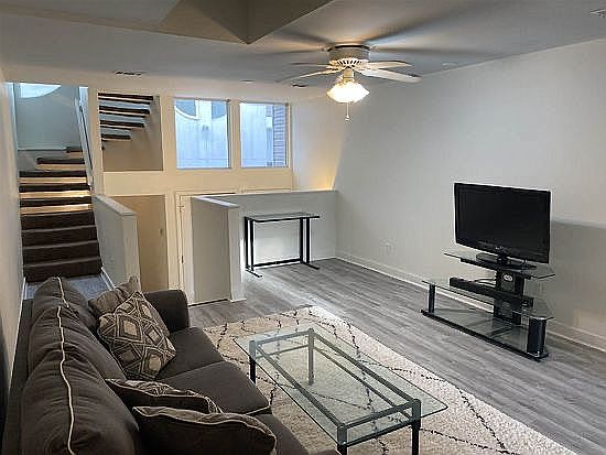 3rd image of 815 W Pensacola St APT 10