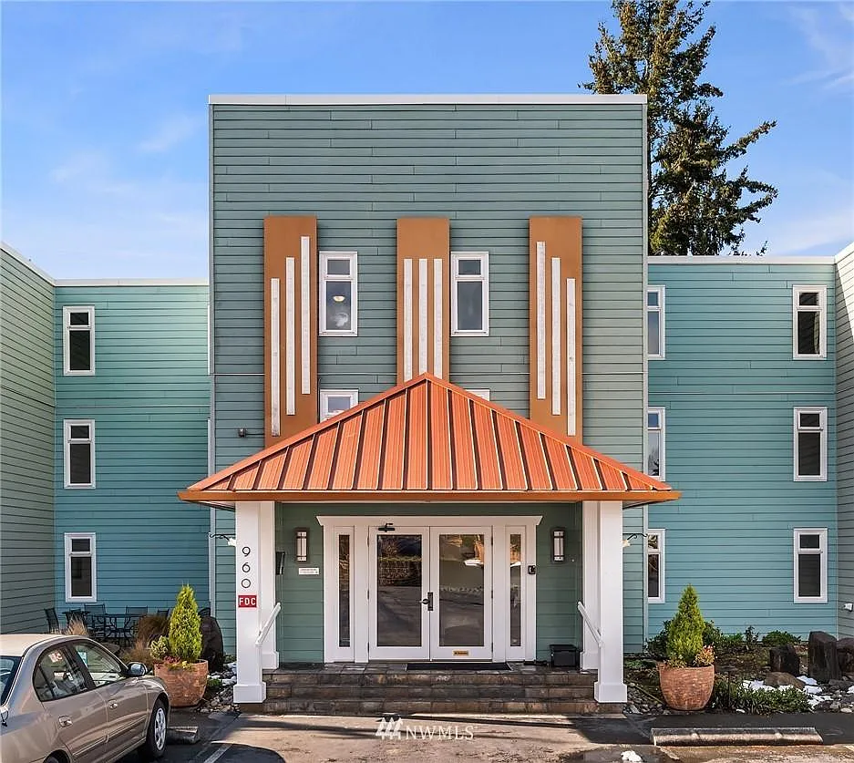 2 bed, 918 sqft, $3,095 — Photo 2