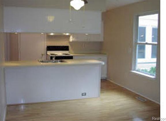 4th image of 250 Neptune Dr #109