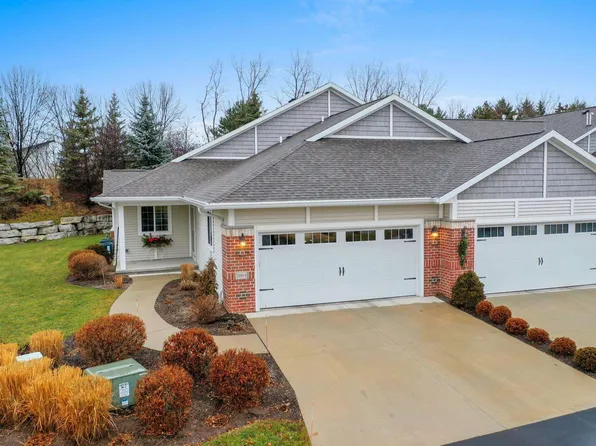 2584 Bay Harbor Cir #1, Green Bay, WI 54304