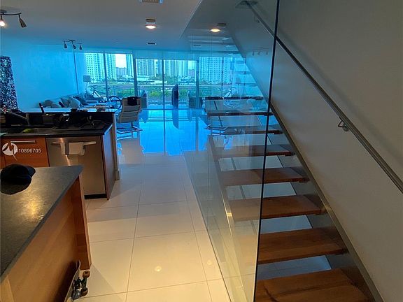 2nd image of 2950 NE 188th St APT 545