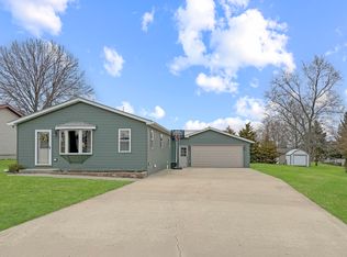 415 Grove St, Lena, IL 61048
