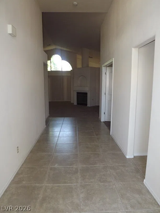3 bed, 2.0 bath, 1692 sqft, $2,450 — Photo 3