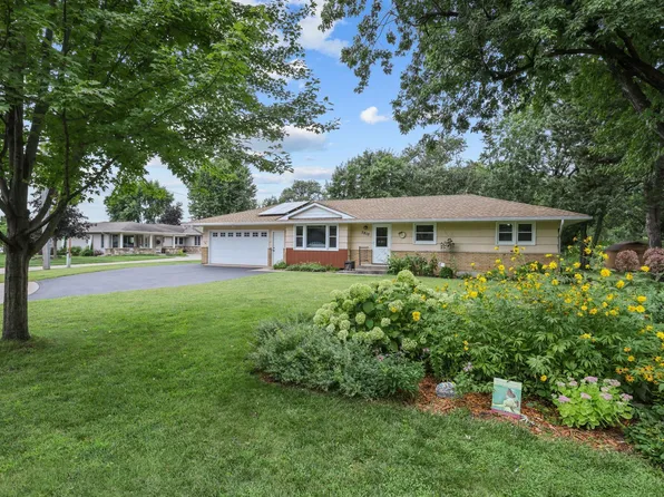 7810 Gloria Cir, Mounds View, MN 55112