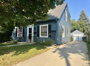 2572 N 73rd St, Wauwatosa, WI 53213