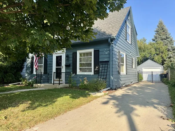 2572 North 73rd STREET, Wauwatosa, WI 53213