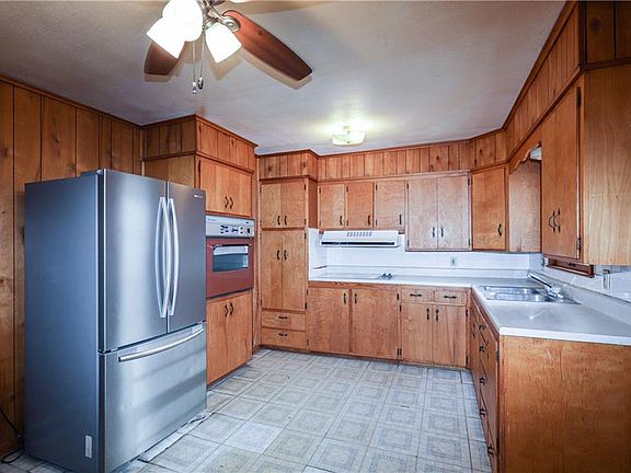 4th image of 8533 Troup Ave