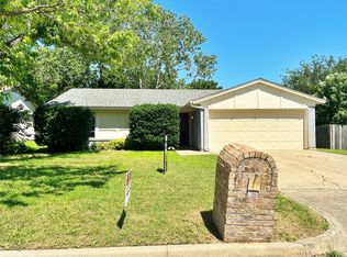 704 Reveille Rd, Fort Worth, TX 76108