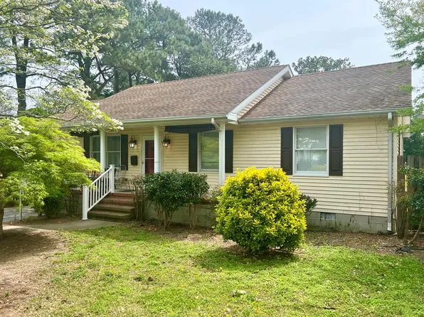 3 Sturgis St, Onancock, VA 23417