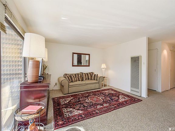 4th image of 35 Western Shore Ln APT 3
