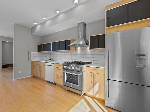 3rd image of 2351 Yale Ave E