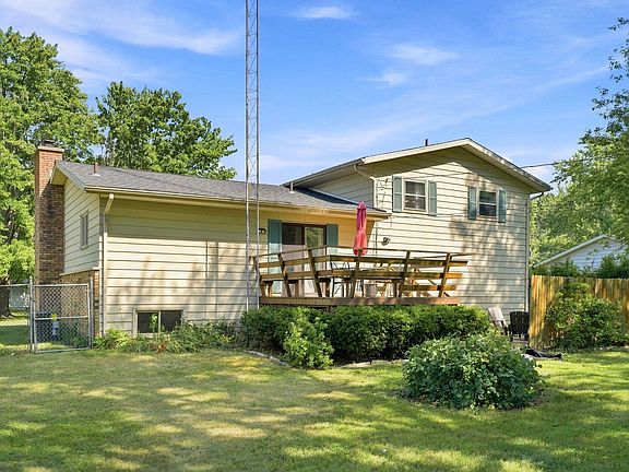 4th image of 3350 Maple Ln