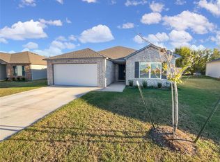 2215 Ridge Way, Chickasha, OK 73018