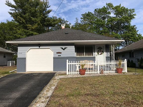 5th image of 2149 Mount Hood Ln