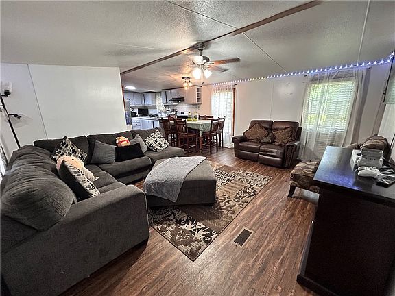 5th image of 2207 Emerald Dr