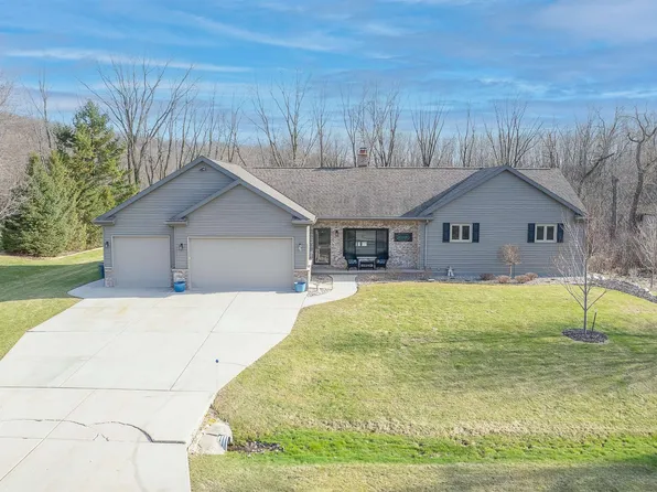 N7509 Deerpath Rd, Fond Du Lac, WI 54937
