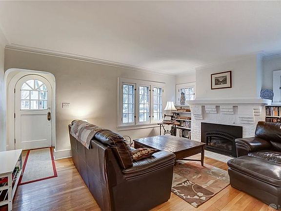 5th image of 143 Lonsdale Ave