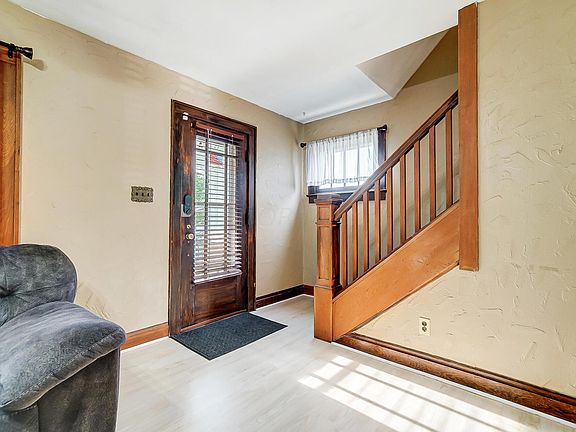 5th image of 495 Townsend Ave