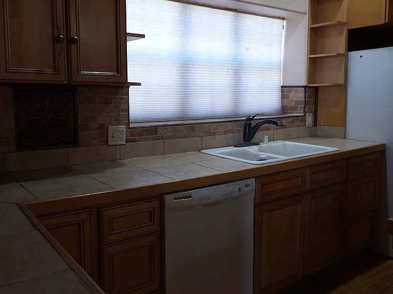514 Terry Ave — Photo 4