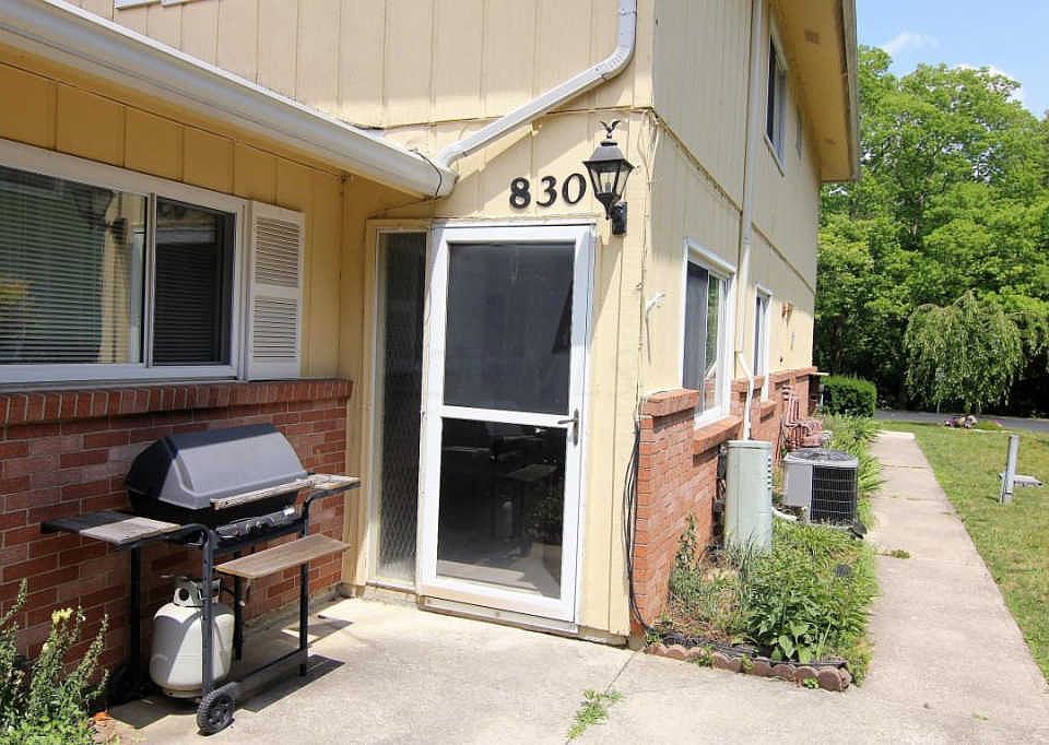 1st image of 830 River Oaks Dr