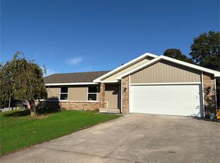 520 Pine Ridge St, Marshfield, MO 65706