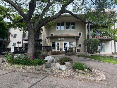 10211 Cedar Lake Rd APT 102, Minnetonka, MN, 55305