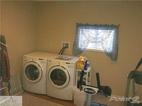 5th image of 204 S Park St
