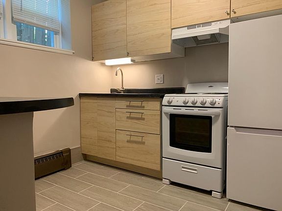 5th image of 150 Urban Pl APT 7