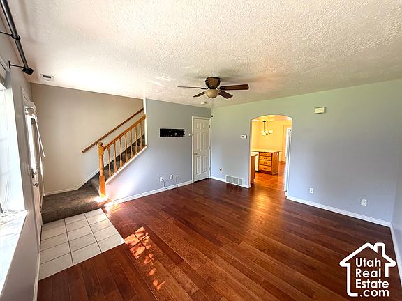 2nd image of 195 Stirling Pl
