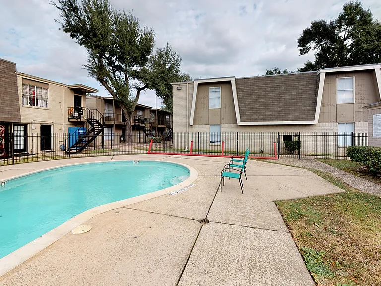 Creekwood Apartments — Photo 36