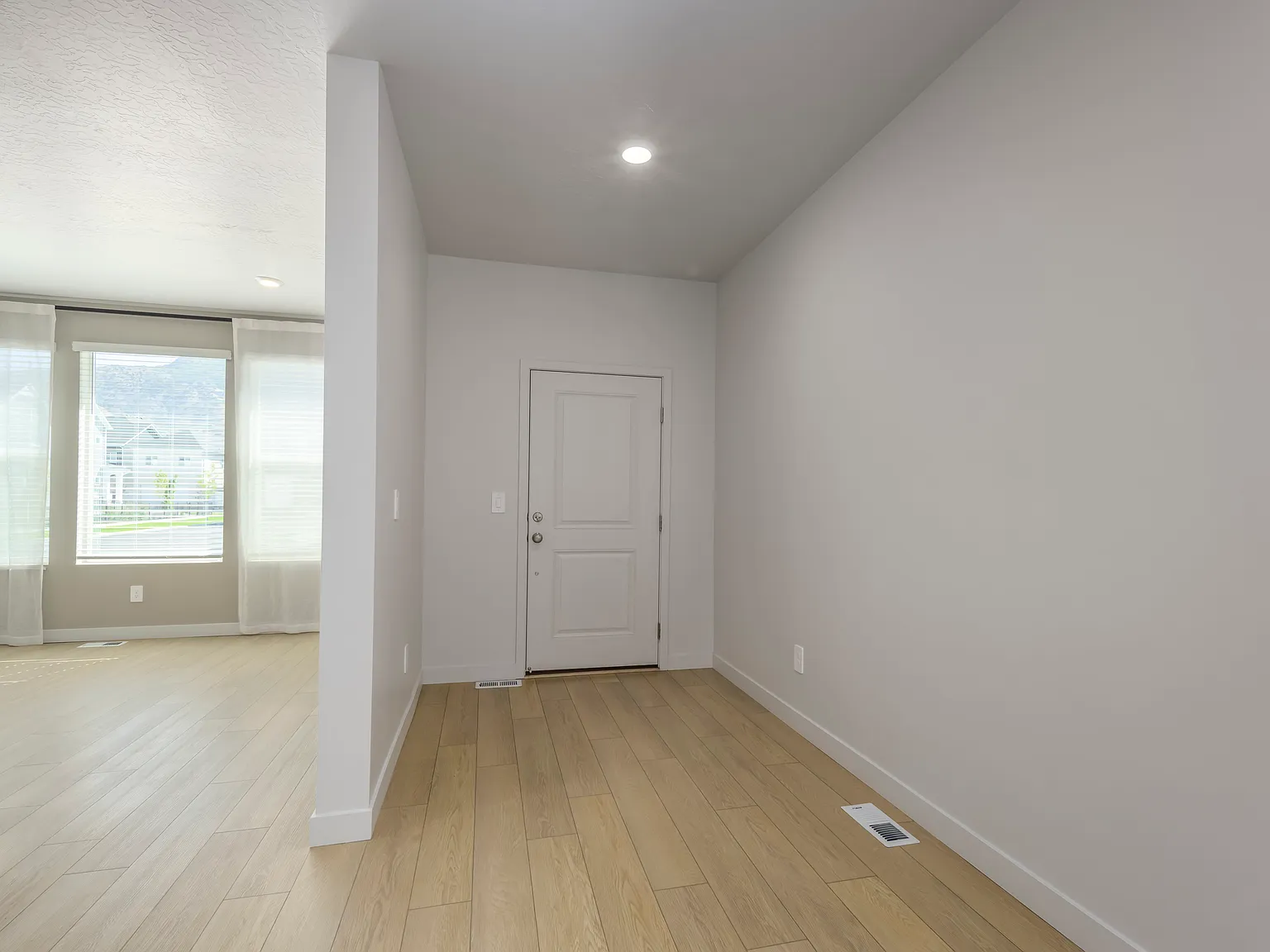 10019 N Featherstone Dr — Photo 2