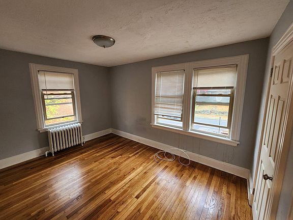 4th image of 363 Ashford Ave