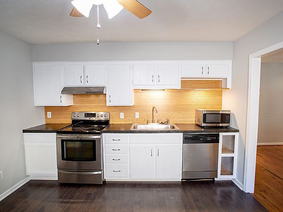 3rd image of 240 N Willomont Ave