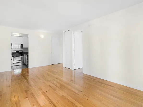 236 East 47th Street image 2 of 11