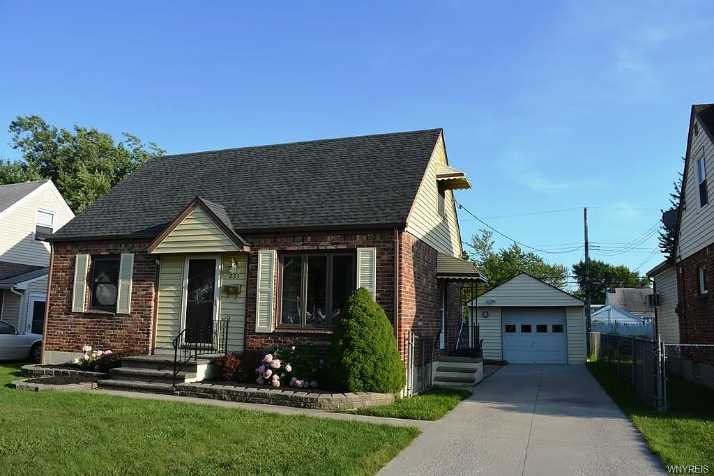 223 Danbury Dr photo 1