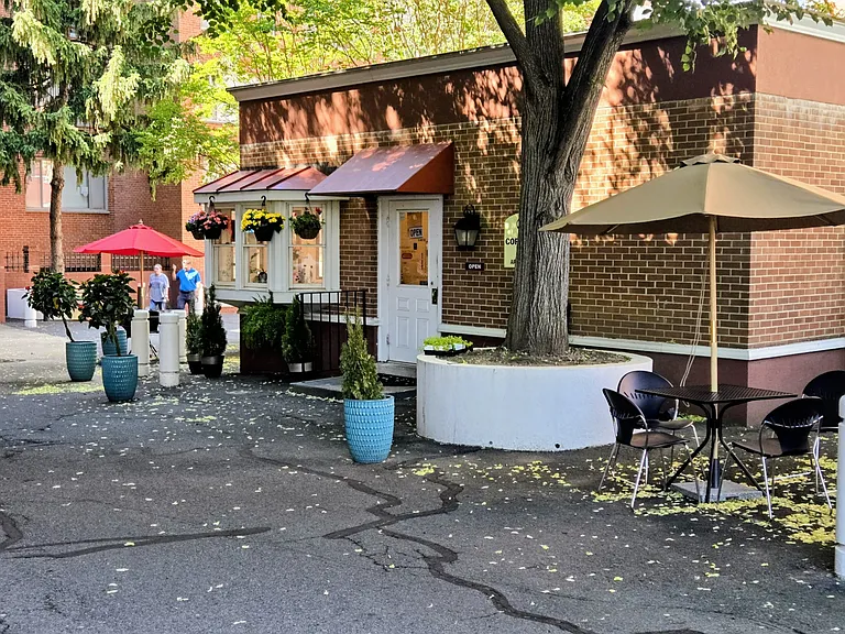 The excellent River Place coffee shop