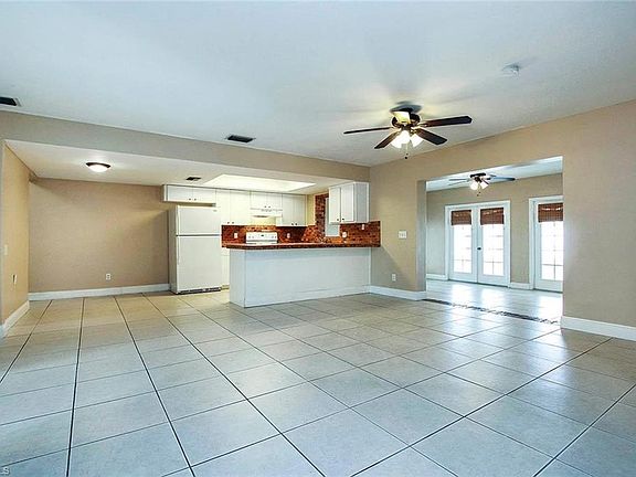 5th image of 419 SW 38th Ter