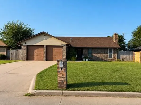 2220 Galaxy Dr, Altus, OK 73521