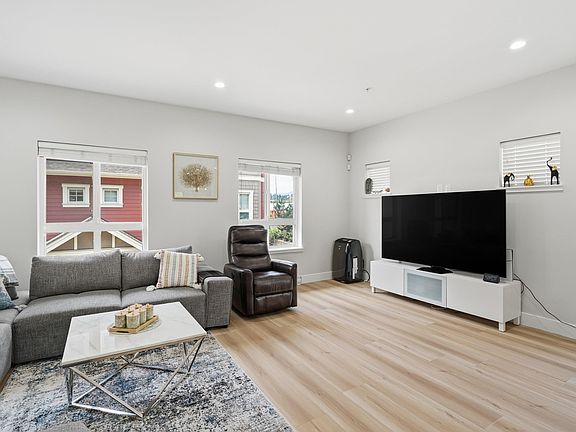 2nd image of 843 Ewen Ave #20