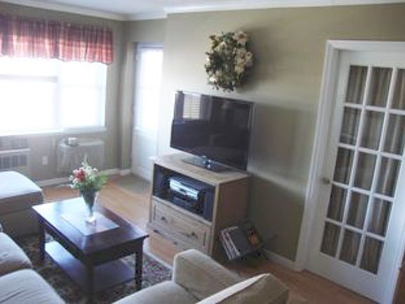 4th image of 740 E Broadway APT 4K