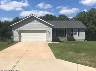 12 New Moon Ter N, Springfield, MI 49037