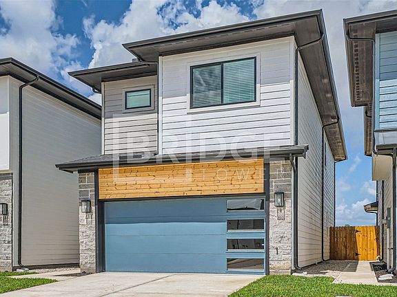 2nd image of 33107 Oak Heights Pl