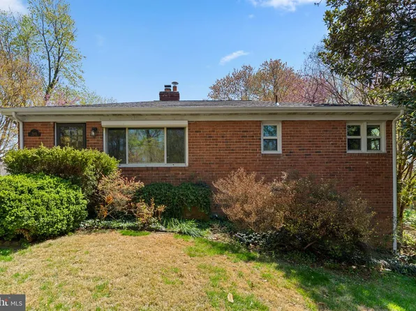 7005 Grove Rd, Alexandria, VA 22306