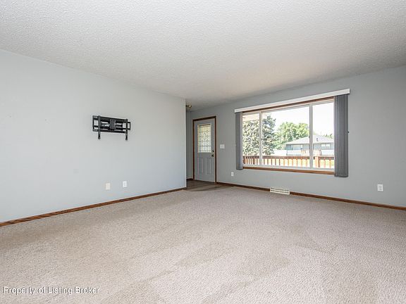 5th image of 1561 1st St W